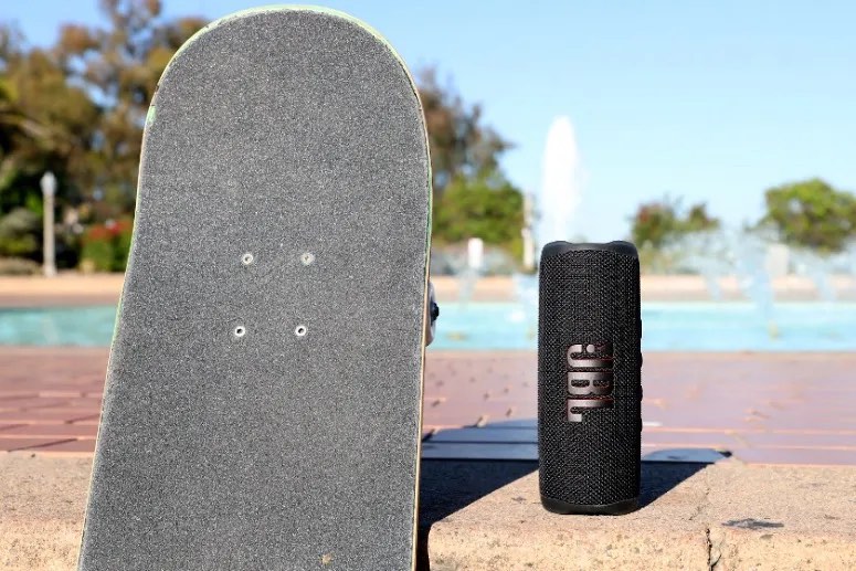 JBL Flip 6 skateboard blog image