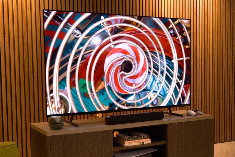Sonos Ray with TV lifestyle photography