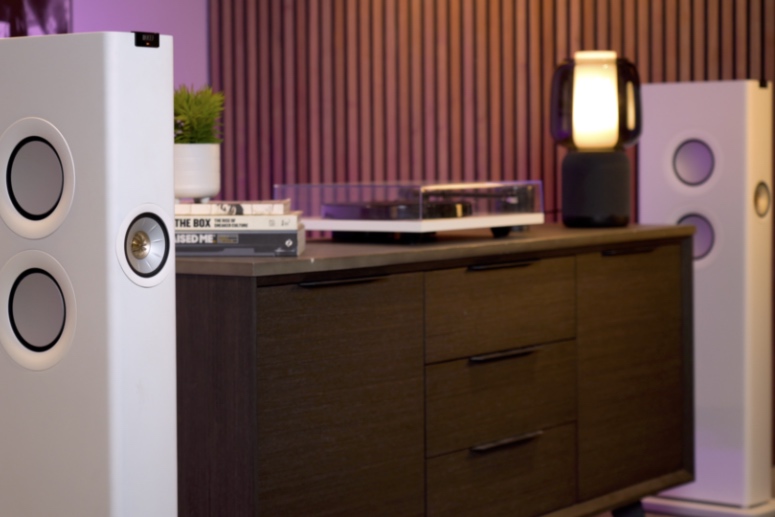 KEF LS60 log lifestyle