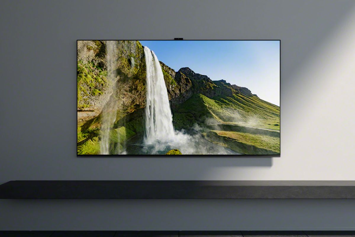 Sony-A95K-TV-2022-Range-OLED-Bravia-Cam-Lifestyle-Mountainside