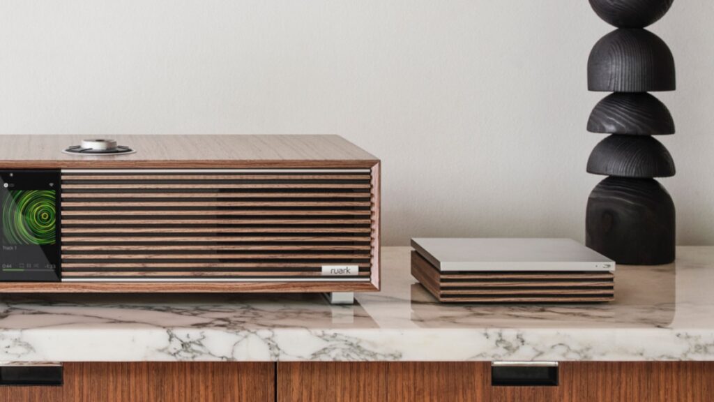 Ruark R-CD100 being used with Ruark R410